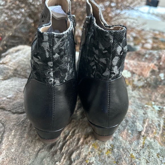 NEW in box L’Artiste booties by Spring Step. Size 8.5 - Picture 5 of 7